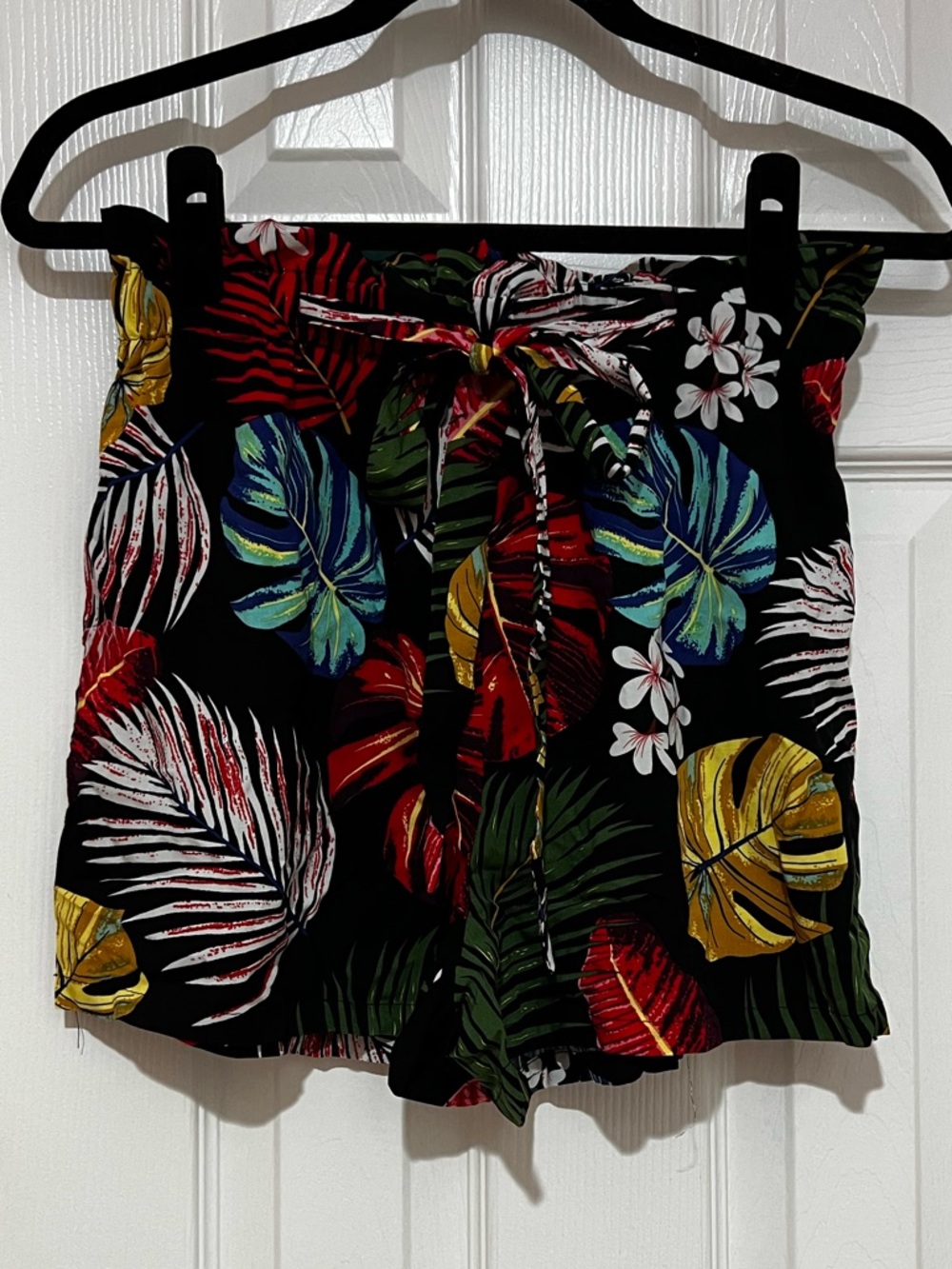 SHEIN Black Tropical Floral Drawstring Shorts